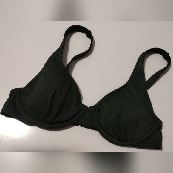 🆕 Shade & Shore green swim top - Picture 2 of 5